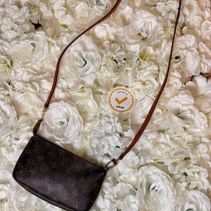 Louis Vuitton Pochette Classic Monogram Crossbody Authentic